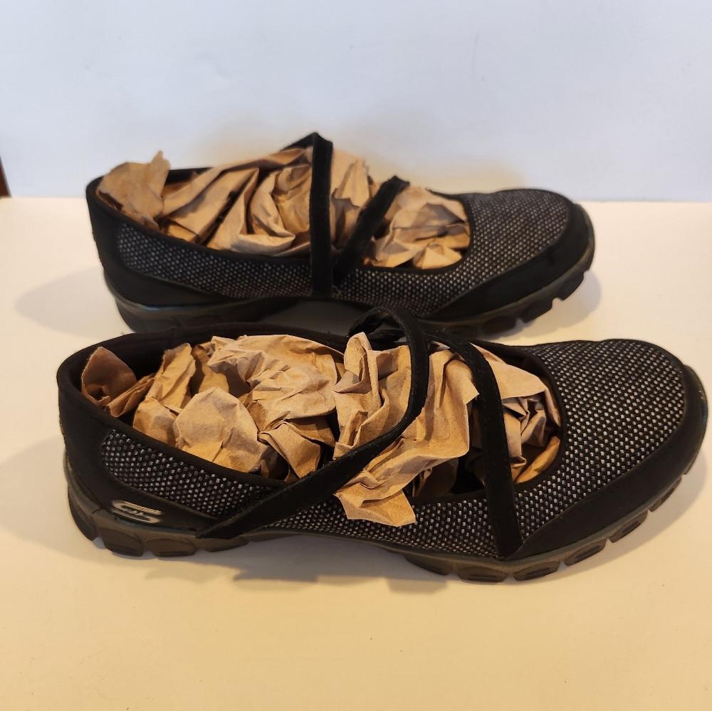 9.5M Skechers Mary Jane Memory Foam